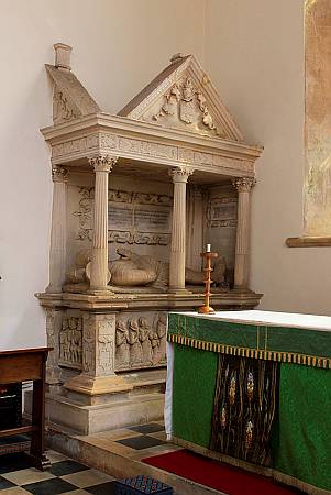 Chipping Camden - Tomb Detail
